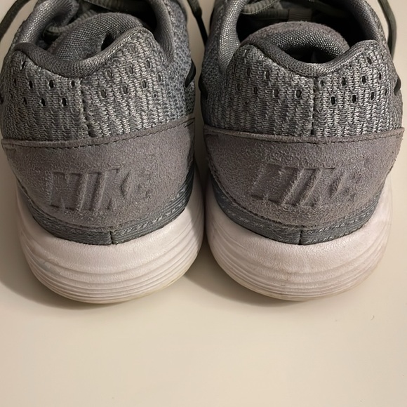 Gray Nikes, Size 4 youth, excellent condition - Picture 6 of 8